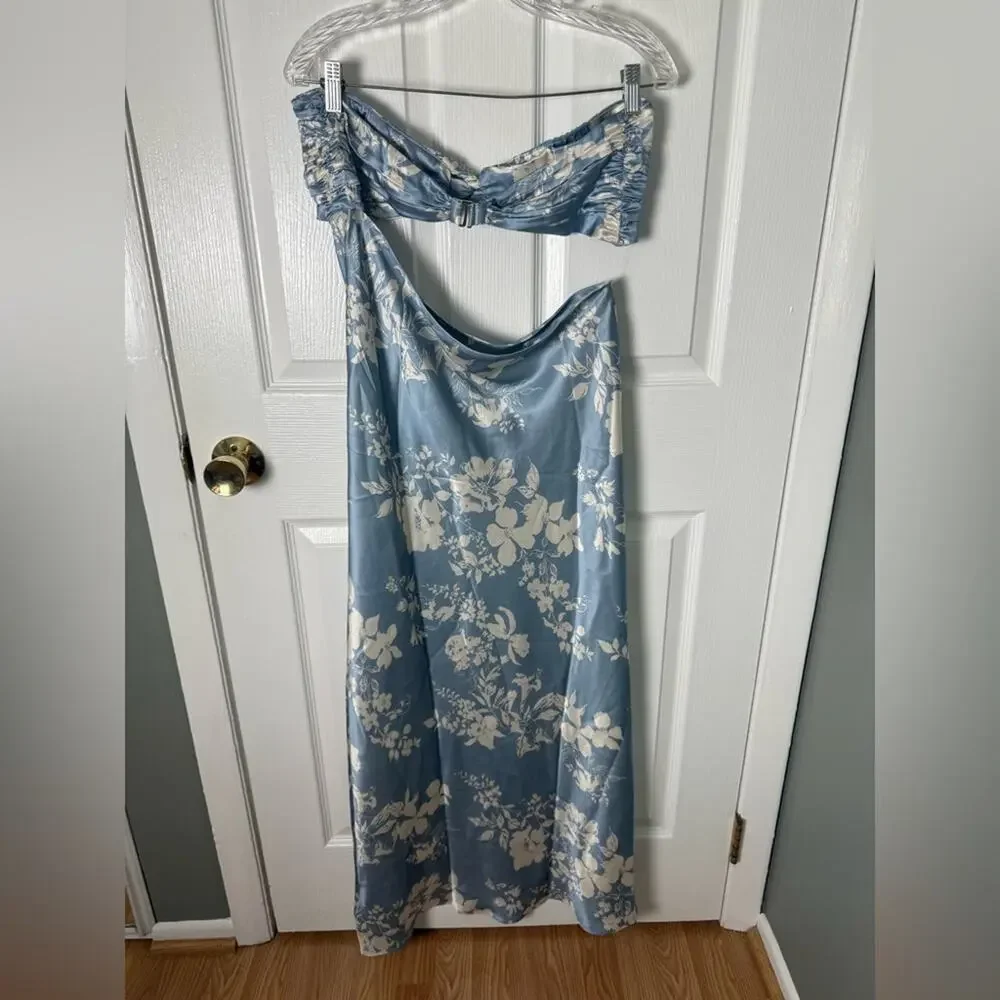 Reformation Vivi Silk Dress in Aliso Blue Floral 8 - Picture 5 of 9